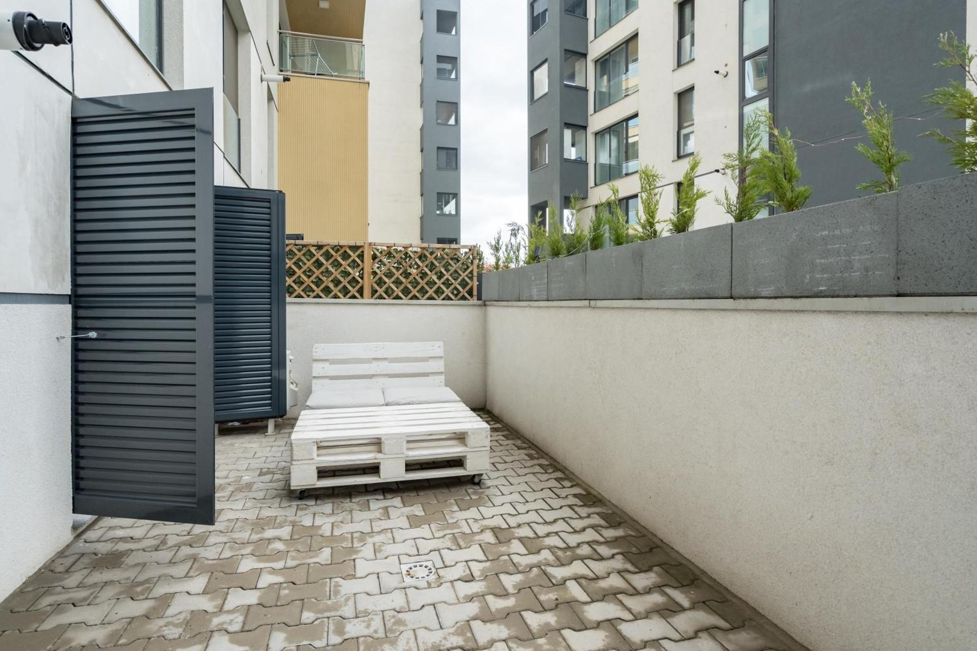 Papini'S Apartment -Apartment With Big Terrace Bukares Bagian luar foto